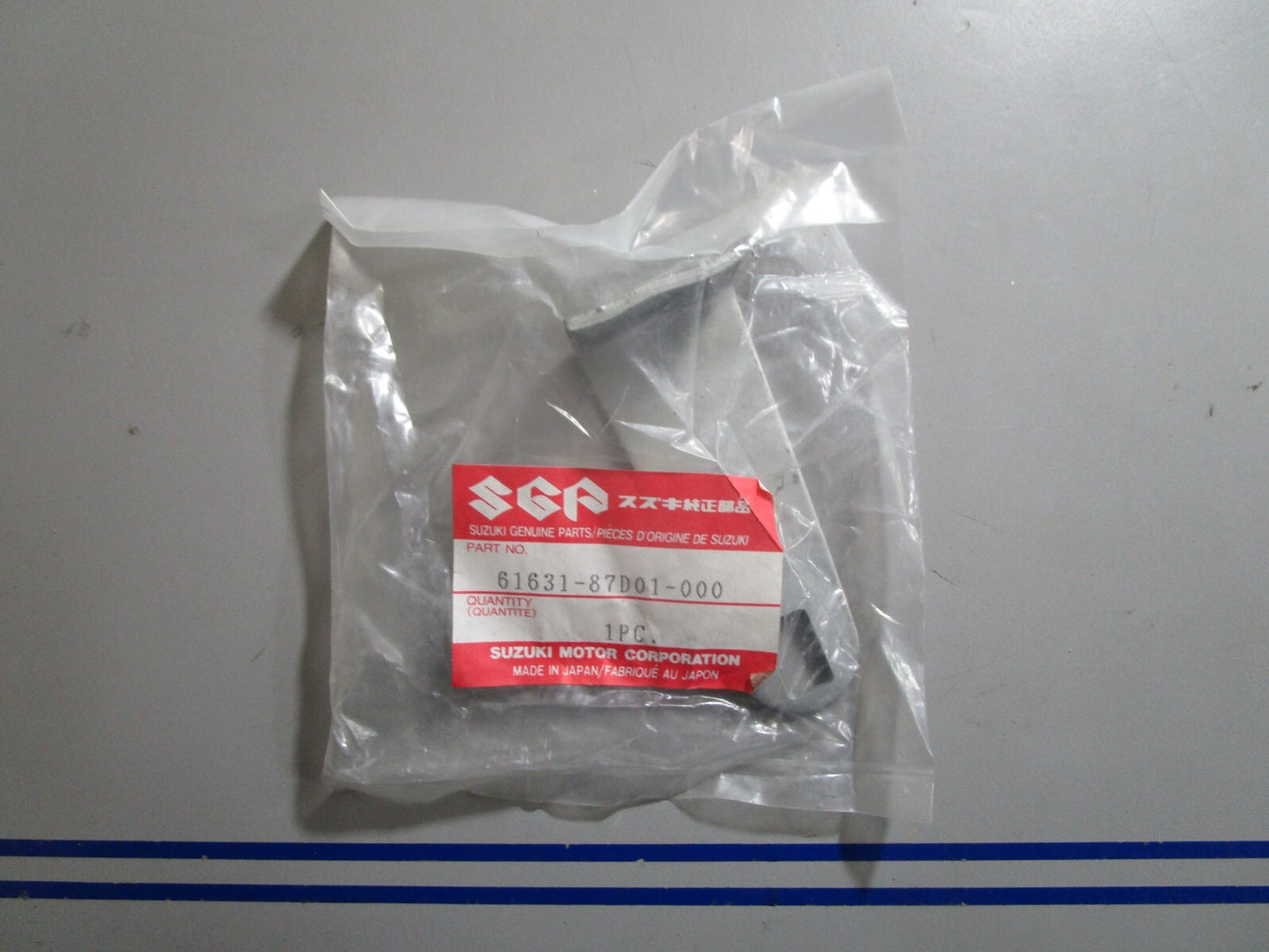 *NEW OEM* 0810 Suzuki Lower Cover Hook 61631-87D01