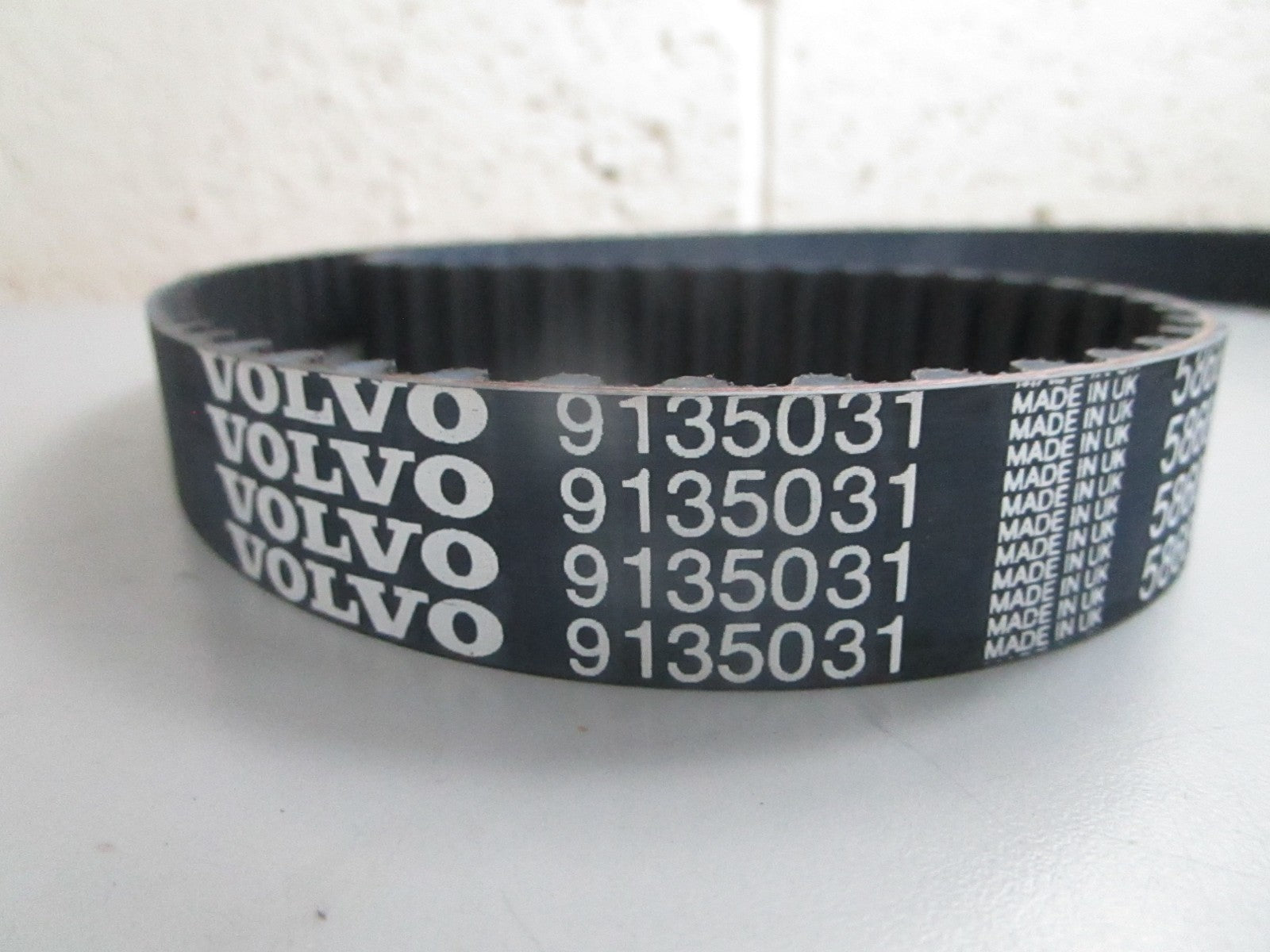 *NEW OEM* 0820 Volvo Penta Tooth Belt 271856
