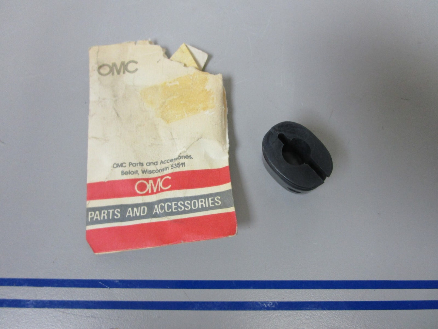 *NEW OEM* 0810 OMC Johnson Evinrude Bracket 329659 0329659