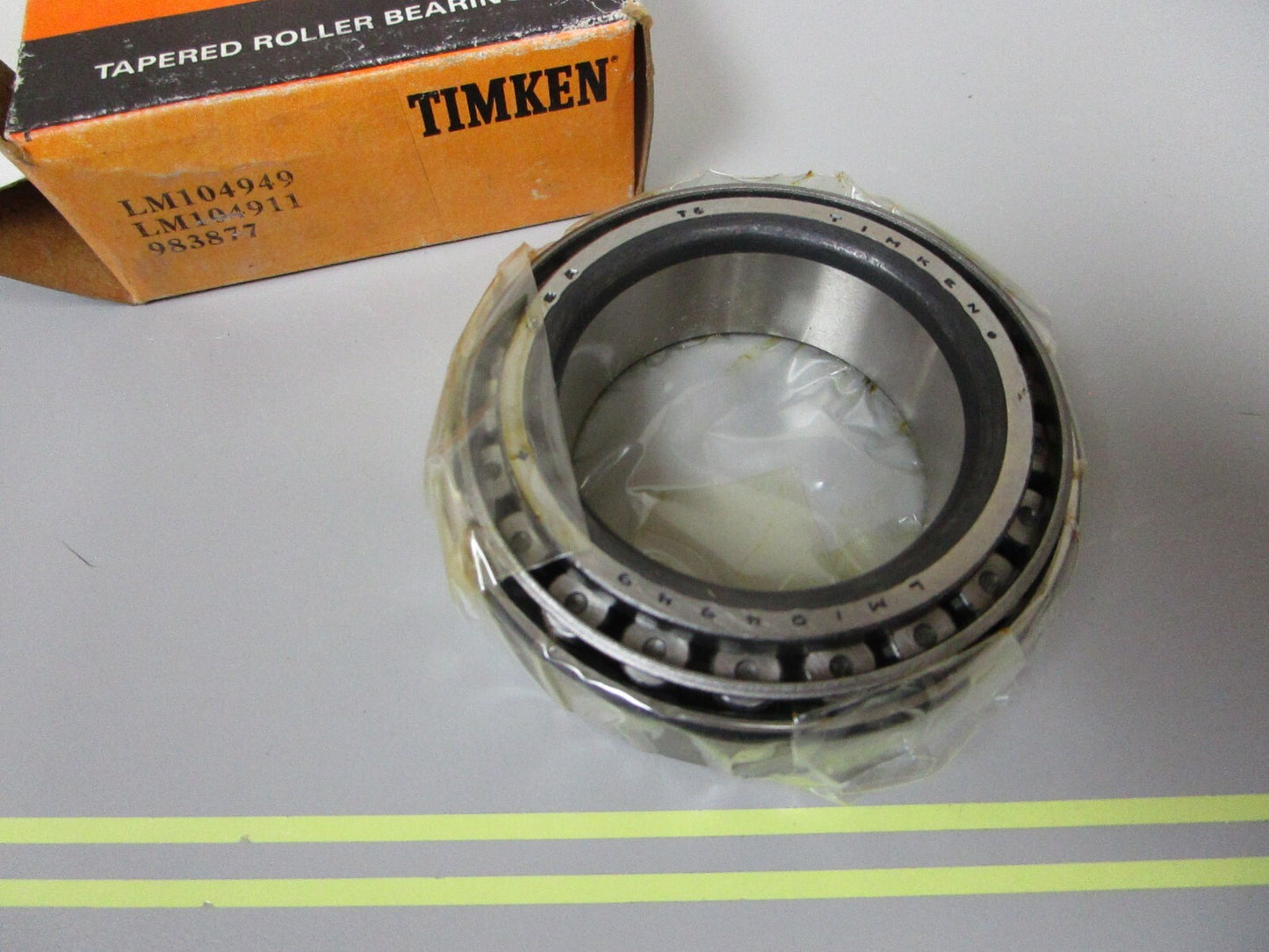*NEW OEM* 0810 OMC Timken Bearing 983877 0983877