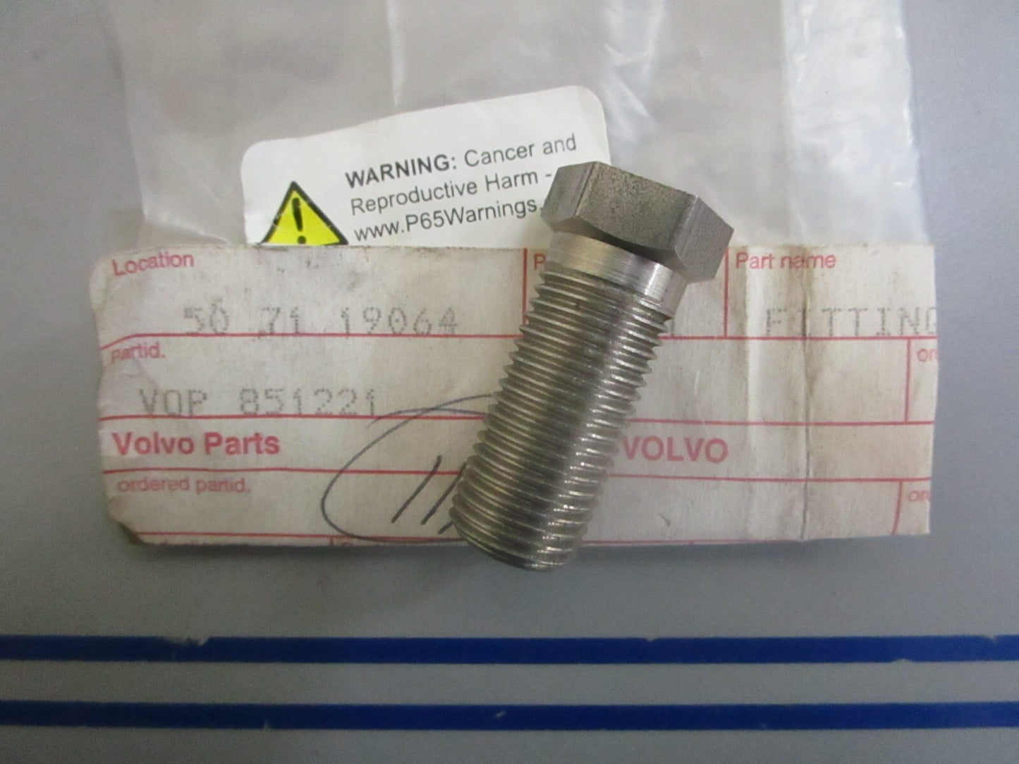 *NEW OEM* 0820 Volvo Penta Fitting 851221