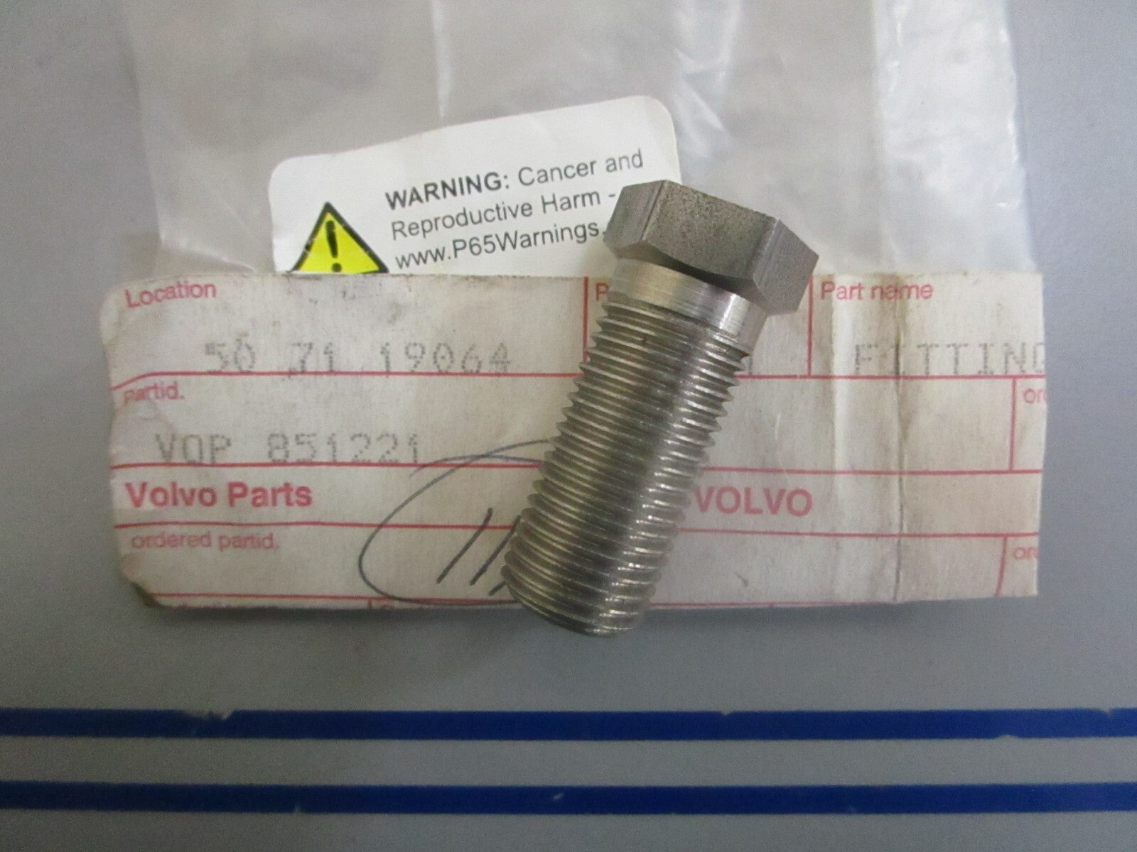 *NEW OEM* 0820 Volvo Penta Fitting 851221