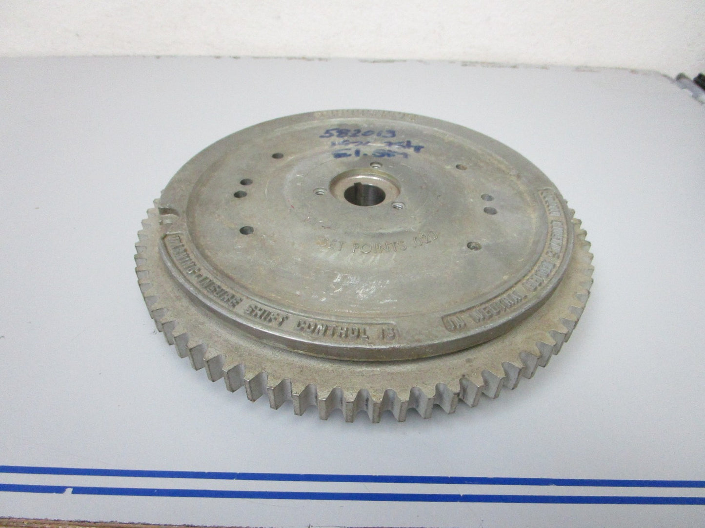 *NEW OEM* 0720 OMC Johnson Evinrude 1976 35hp Flywheel 582013 581353