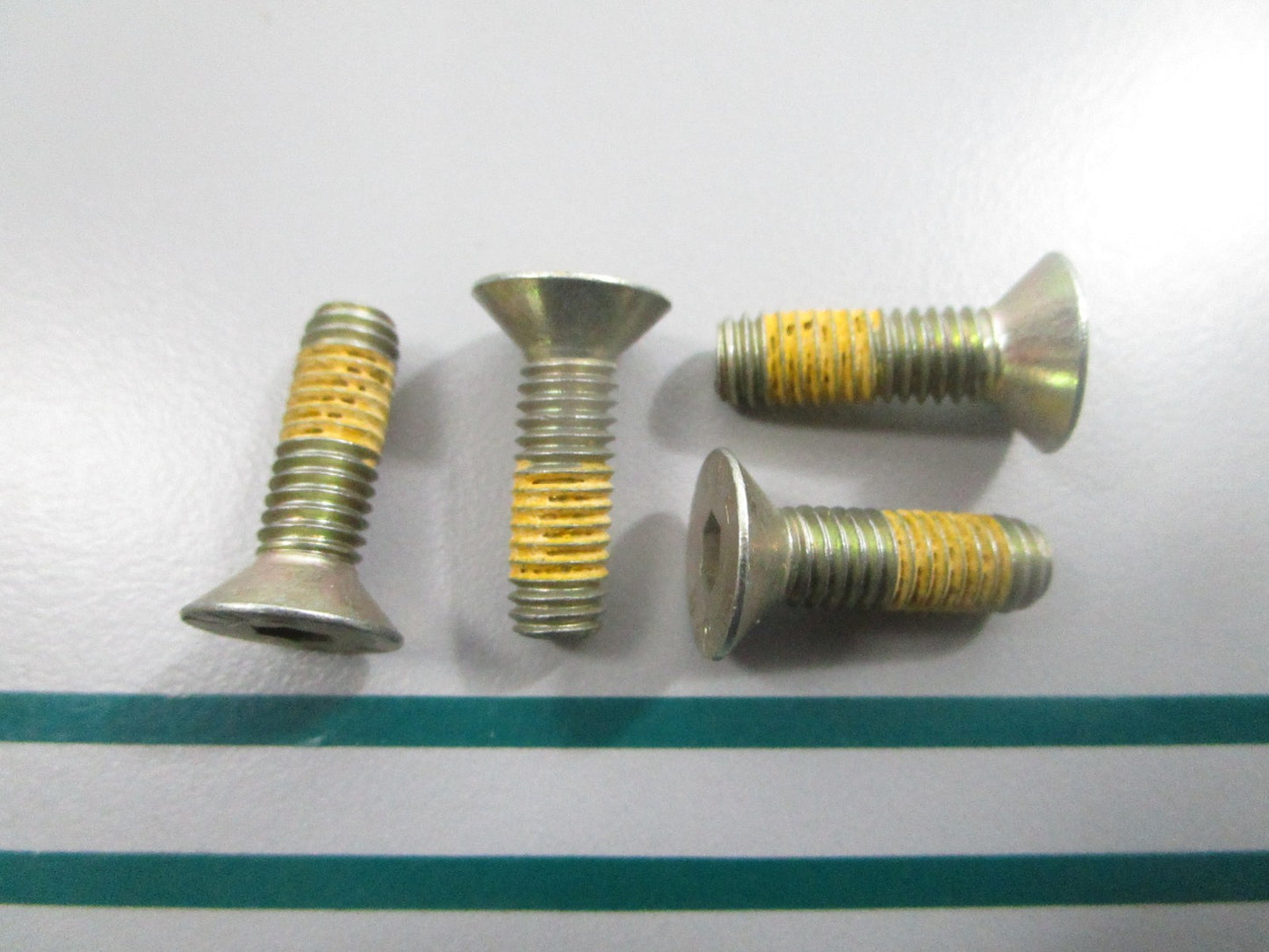 NEW (LOT OF 4) 205862044 Ski-Doo Screw 0810