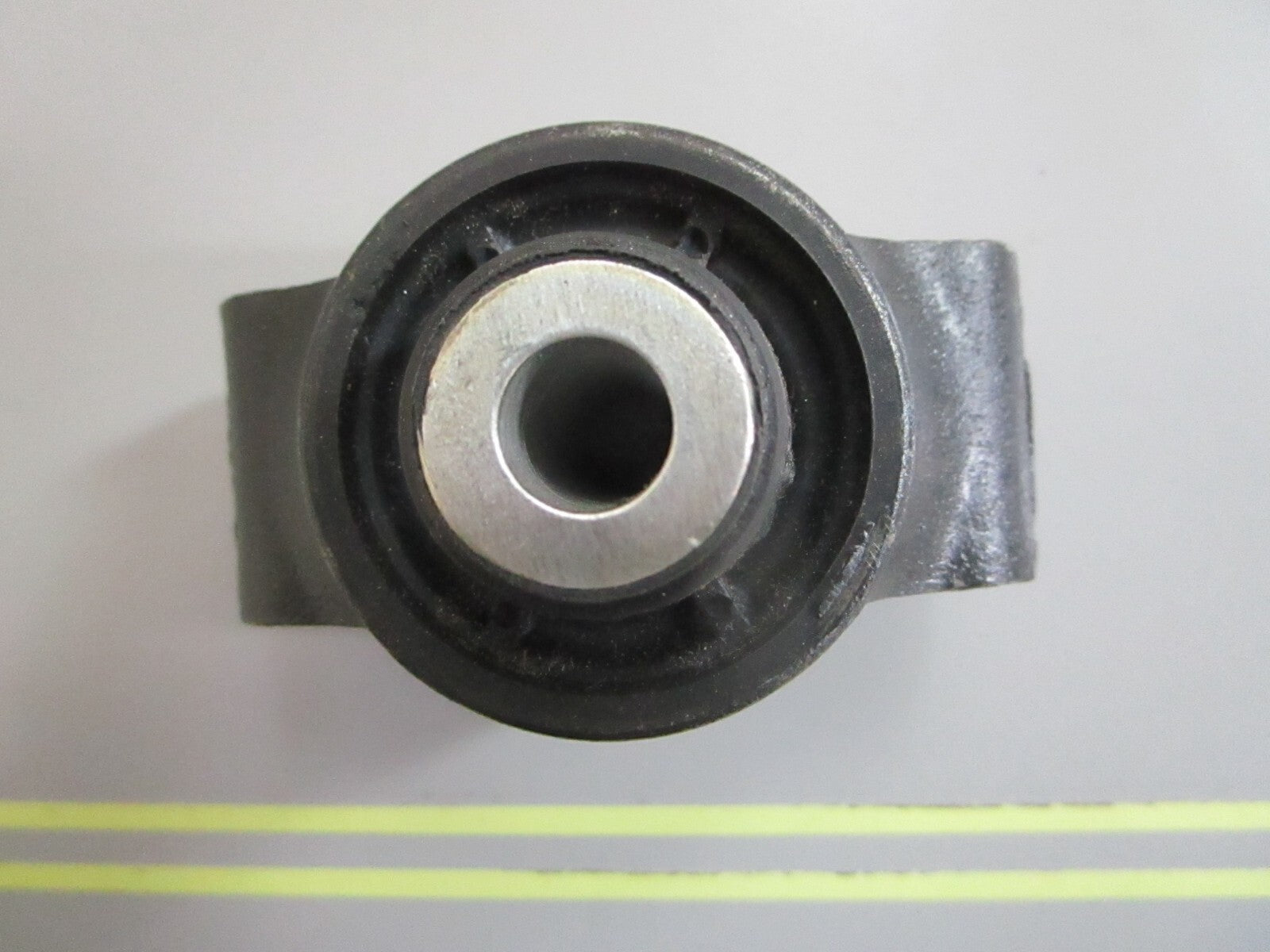 *NEW OEM* 0820 OMC Johnson Evinrude Rubber Mount 313566 0313566