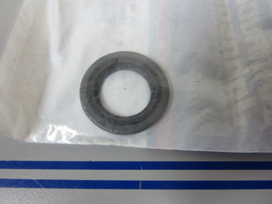 *NEW OEM* 0810 OMC Johnson Evinrude Oil Retainer 329923 0329923