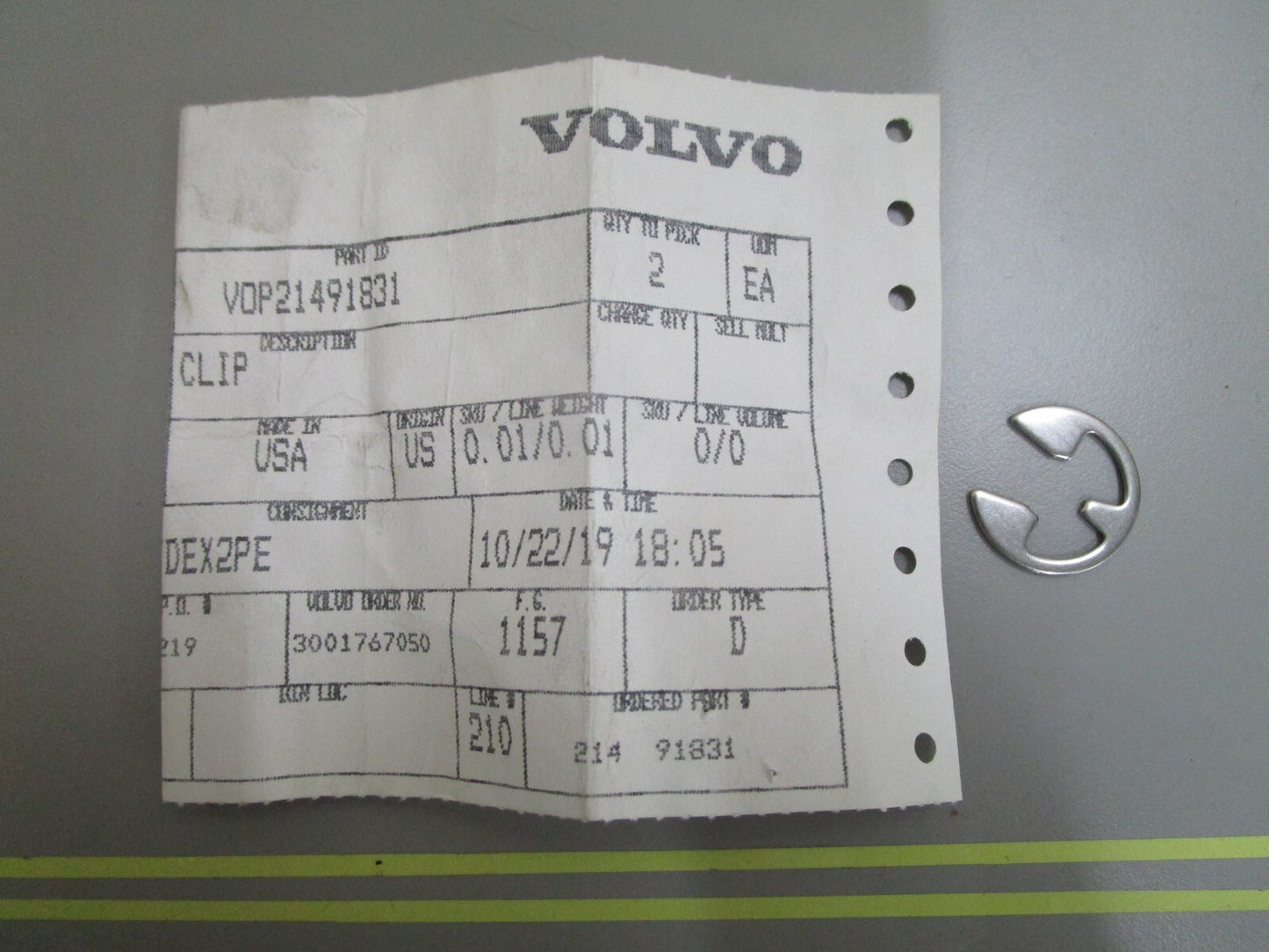 *NEW OEM* 0810 Volvo Penta Clip 21491831