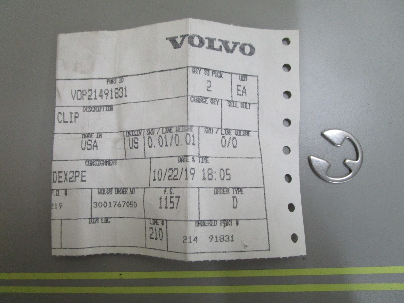 *NEW OEM* 0810 Volvo Penta Clip 21491831