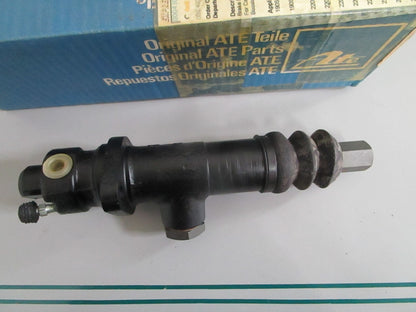 NEW OEM 0004307201 Mercedes-Benz Brake Master Cylinder 0820