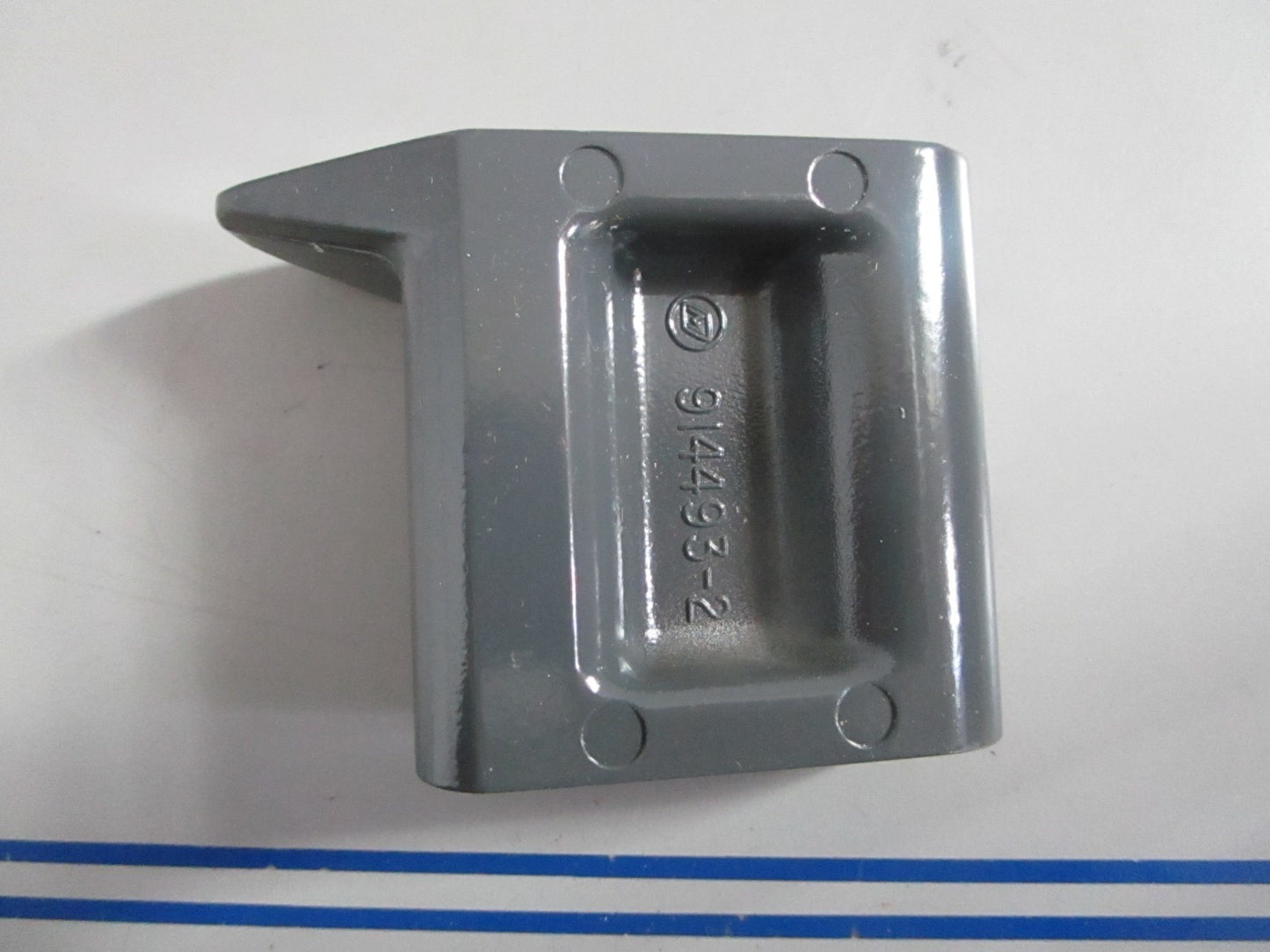 NEW OEM 914493 0914493 OMC Johnson Evinrude Front Mount Spacer 0820