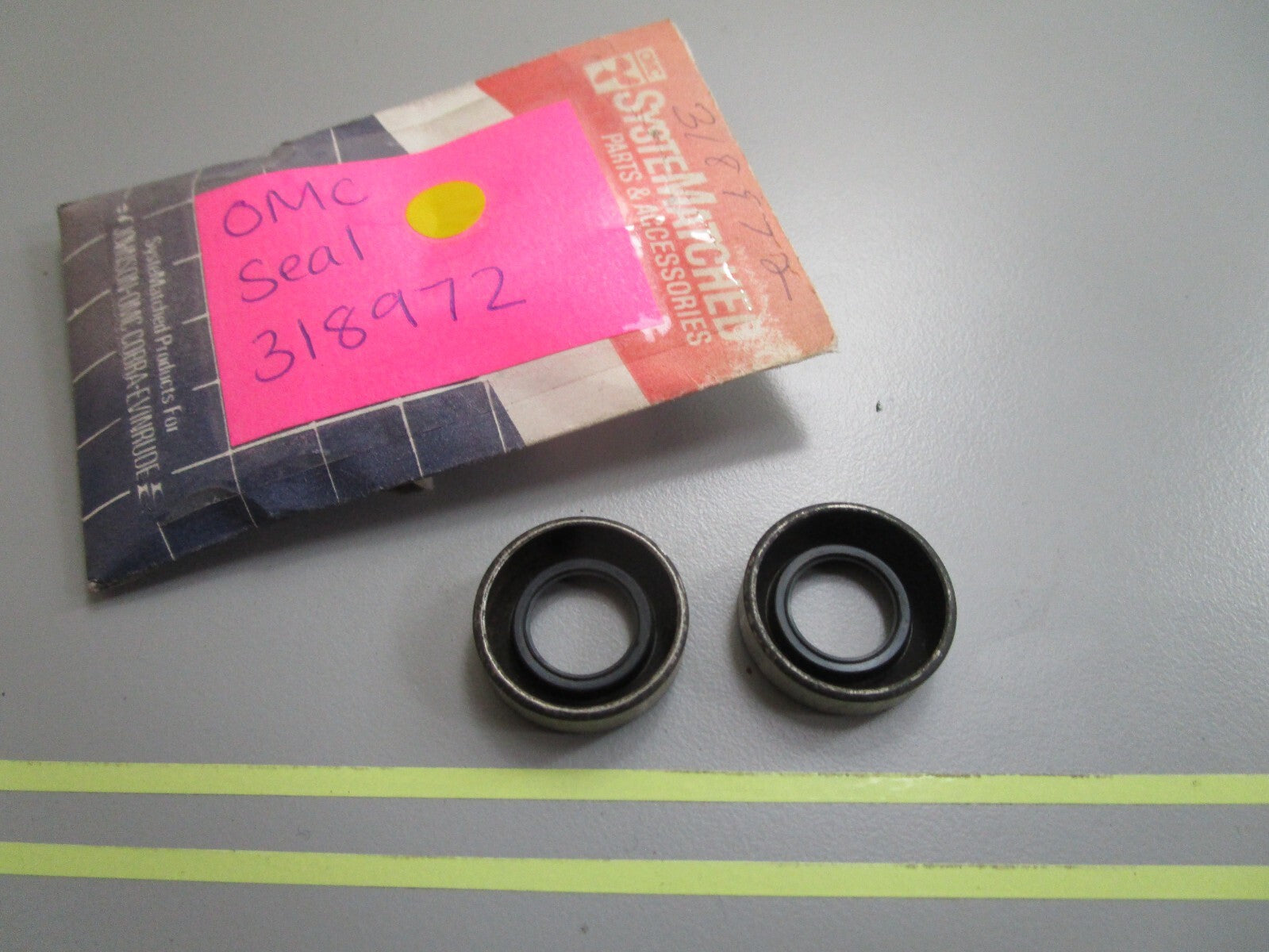 *NEW OEM* (LOT OF 2) 0810 OMC Johnson Evinrude Seal 318972 0318972