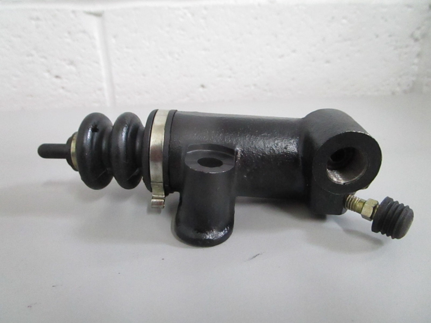 NEW OEM 0002954207 Mercedes-Benz Slave Cylinder 0820