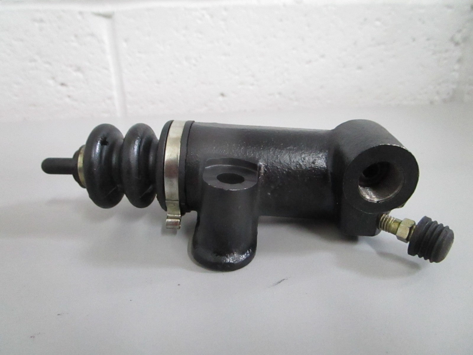 NEW OEM 0002954207 Mercedes-Benz Slave Cylinder 0820
