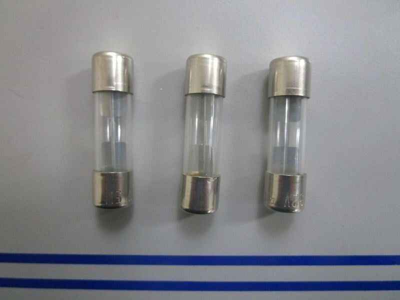 *NEW OEM* (LOT OF 3) 0770 Volvo Penta Fuse 851120