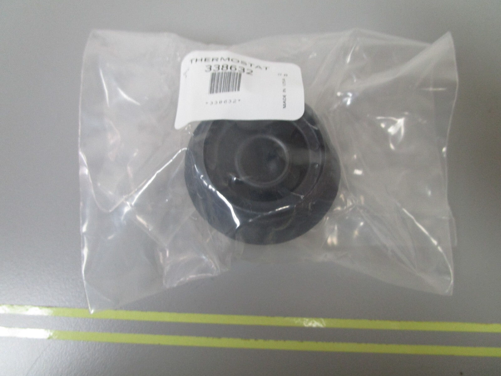 *NEW OEM* 0810 OMC Johnson Evinrude Thermostat Cover 338632 0338632