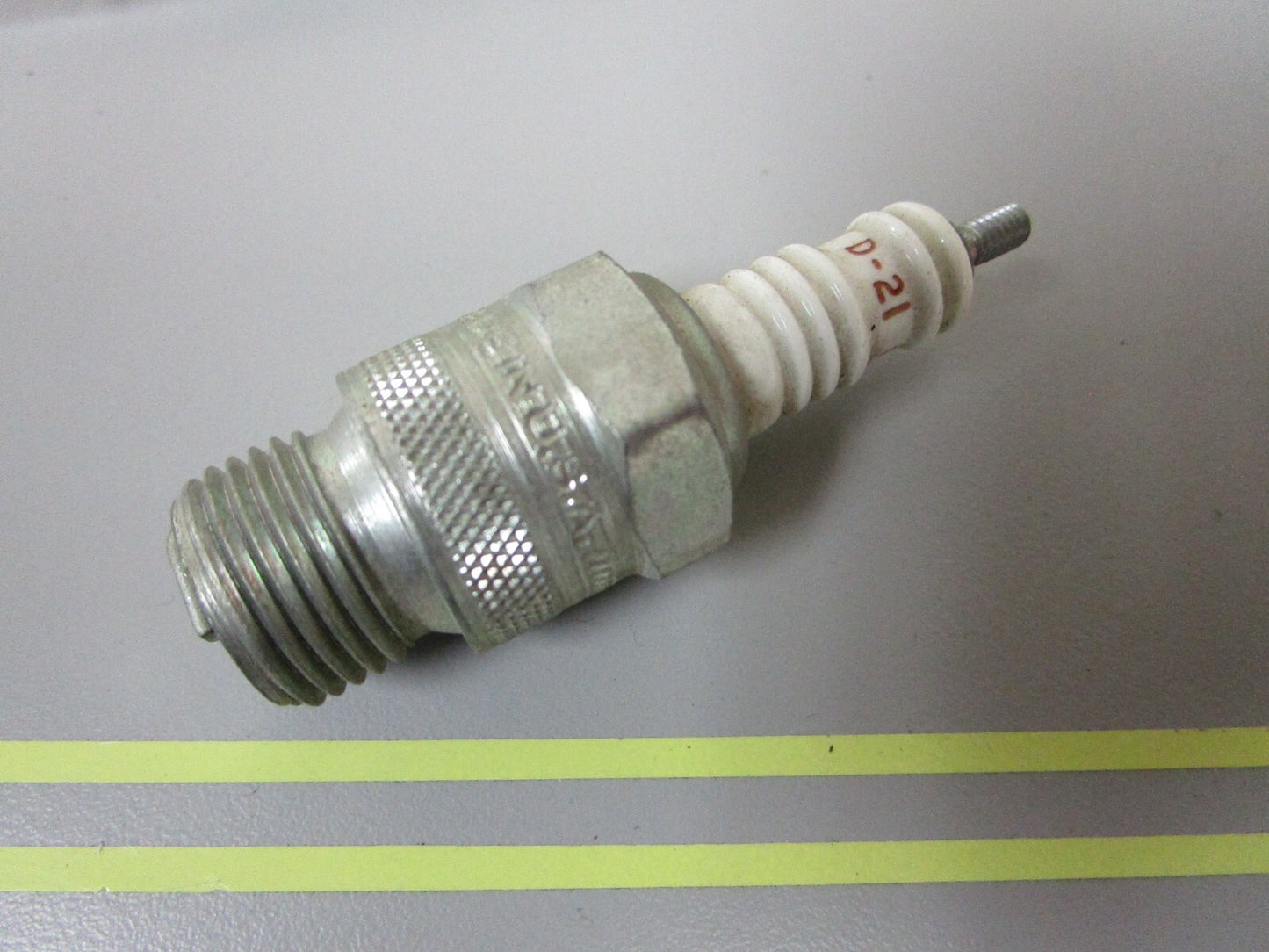 *NEW* 0810 Champion Spark Plug D-21