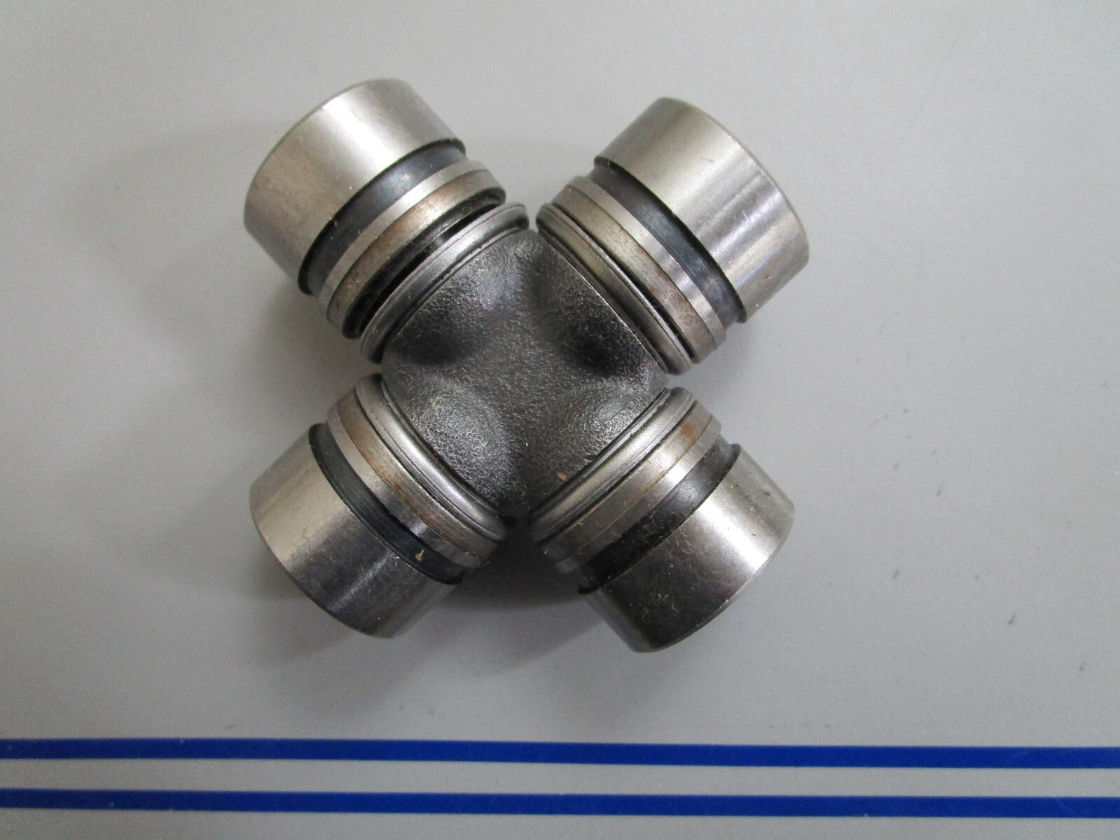 *NEW OEM* 0820 Mercury Quicksilver Cross & Bearing 60812