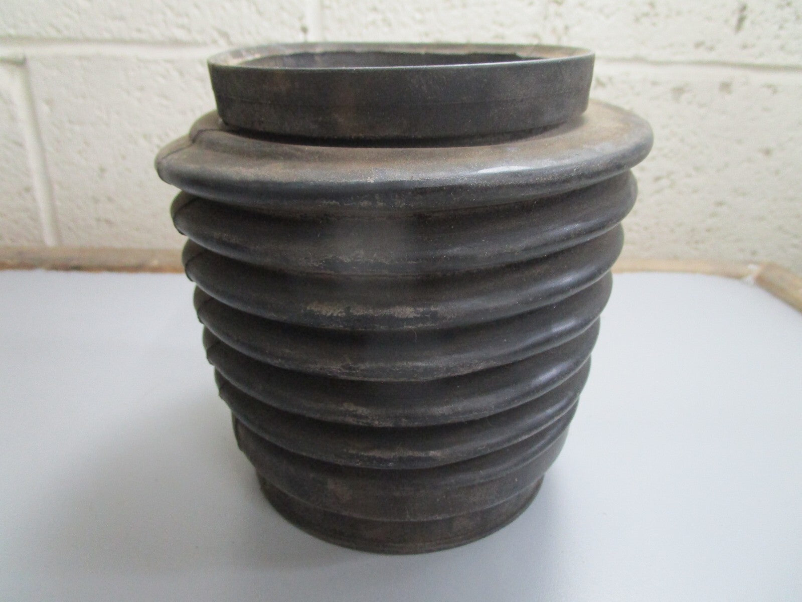 *NEW OEM* 0820 Volvo Penta Bellows 3854127