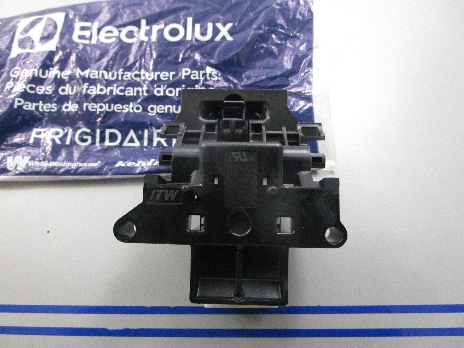 *NEW OEM* 0810 Electrolux Door Latch Assembly 5304516818