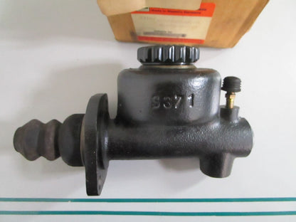 NEW OEM 0002951406 Mercedes-Benz Clutch Master Cylinder 0820