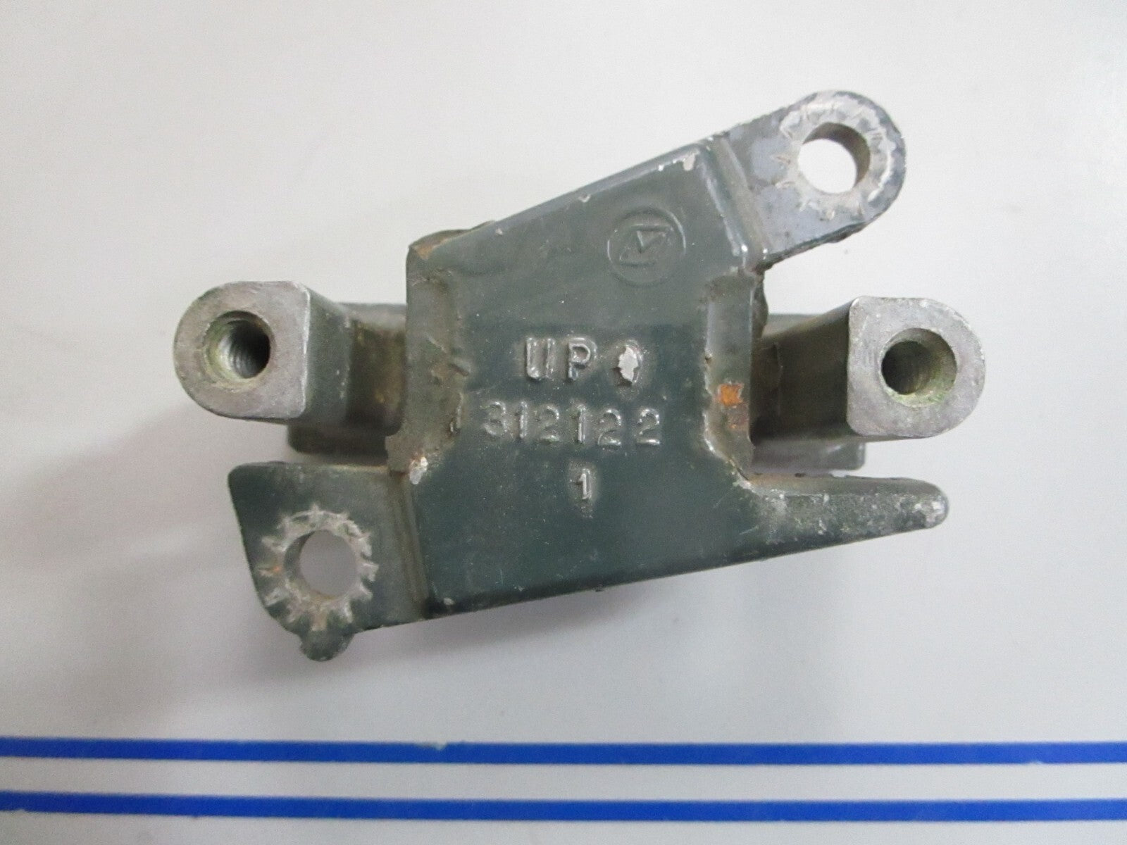 *NEW OEM* 0820 OMC Johnson Evinrude Mount 312122 0312122