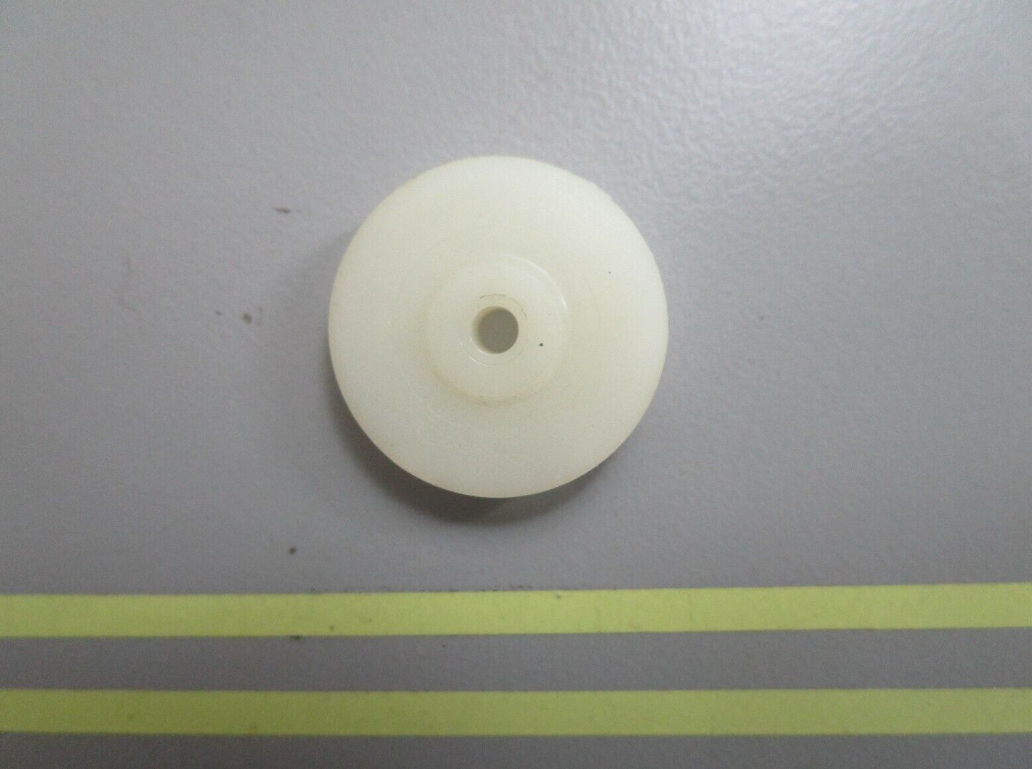 *NEW OEM* 0810 OMC Johnson Evinrude Roller 308517 0308517