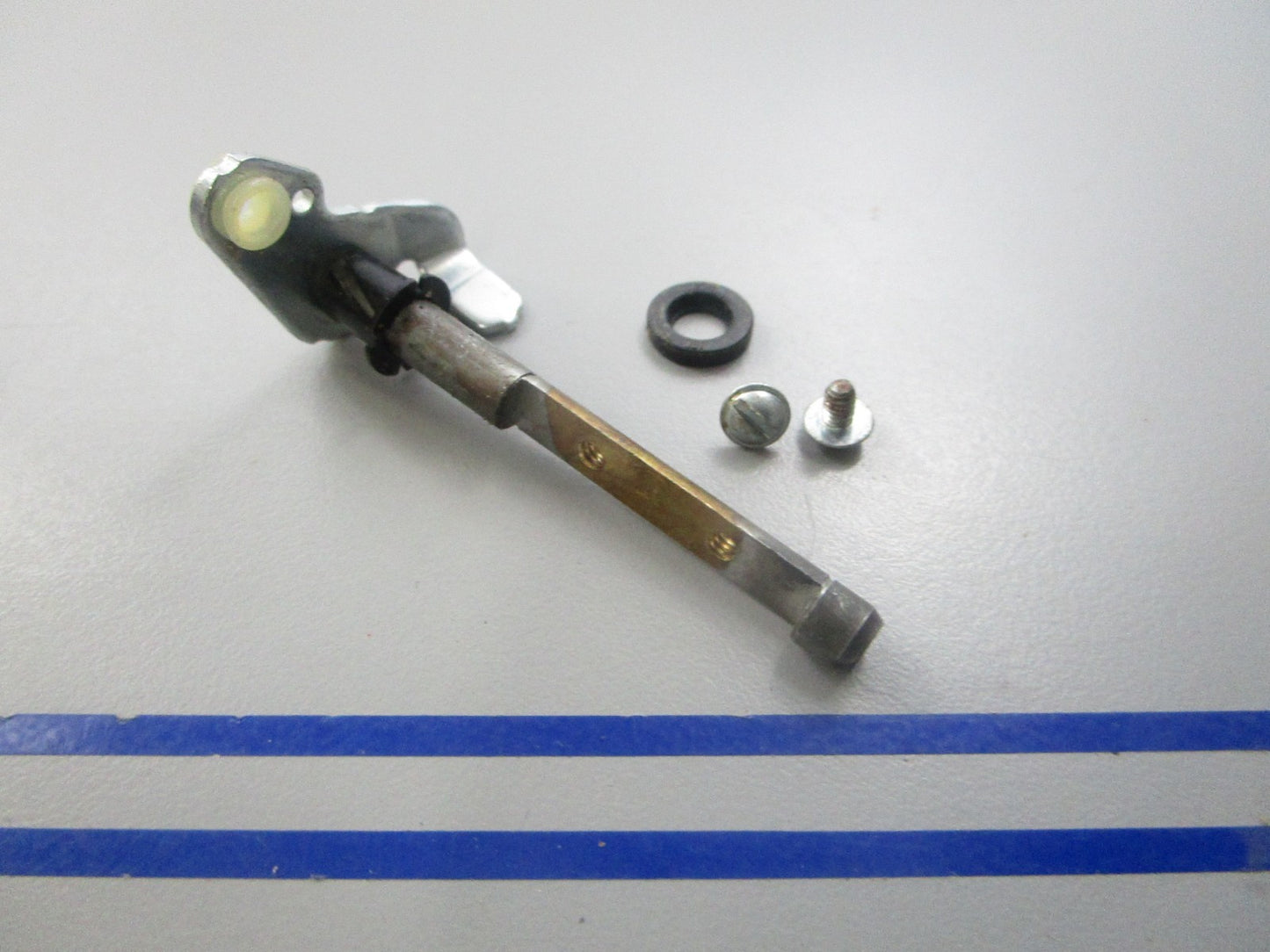 NEW OEM 494379 Briggs & Stratton Throttle Shaft Kit 0810