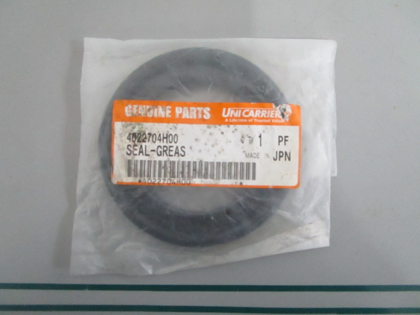 NEW OEM 4022704H00 UniCarriers Grease Seal 0820