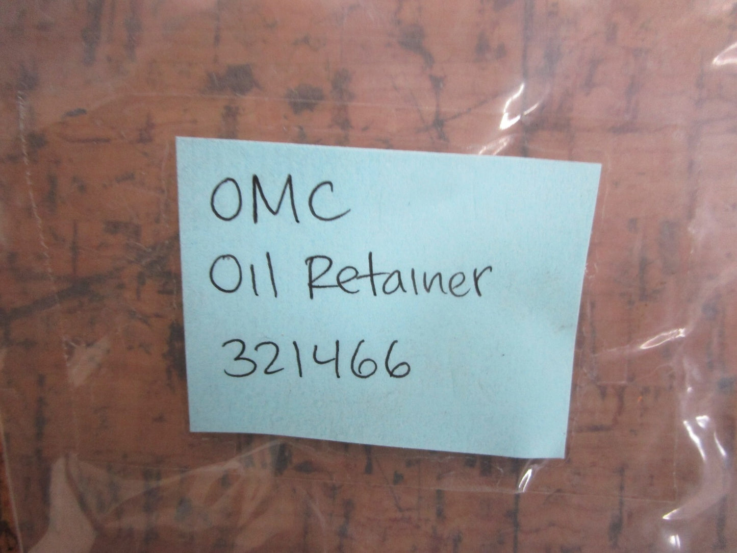 *NEW OEM* (LOT OF 2) 0810 OMC Johnson Evinrude Oil Retainer 324466 0321466