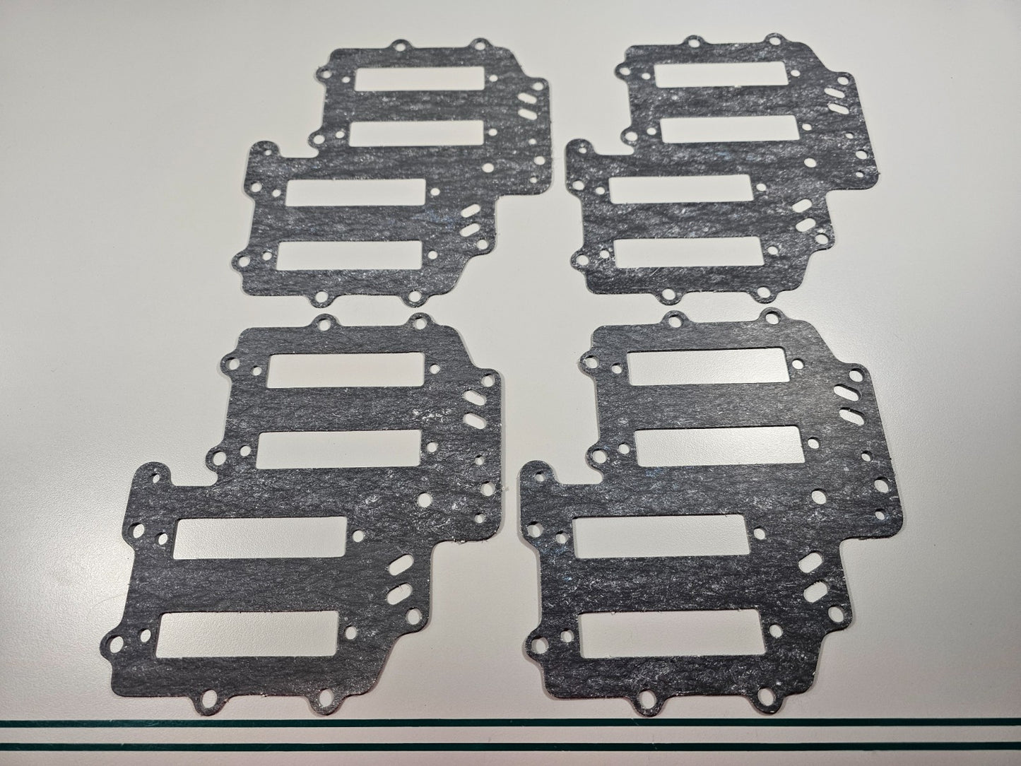 NEW OEM (LOT OF 4) 307131 0307131 OMC Johnson Evinrude Gasket 0810