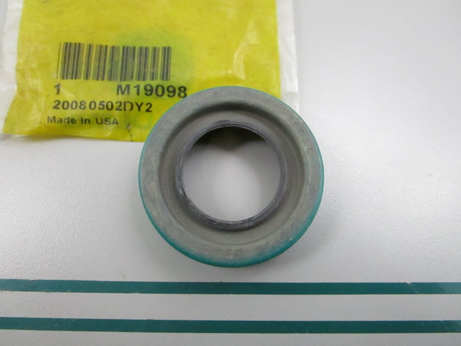 NEW OEM M19098 John Deere Oil Seal 0810