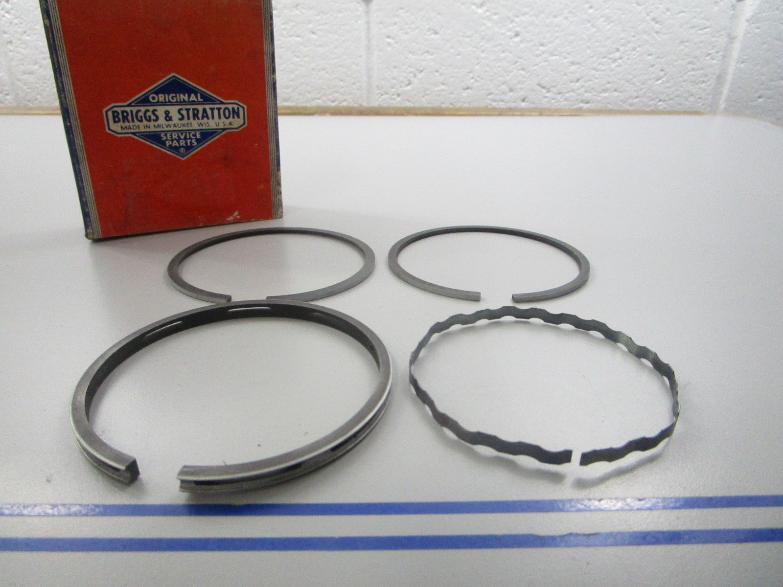 NEW OEM 299090 Briggs & Stratton (.010) Piston Ring Set 0810