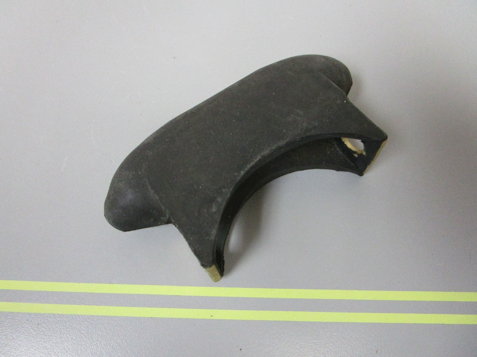 *NEW OEM* 0810 OMC Johnson Evinrude Bumper 379259 0379259