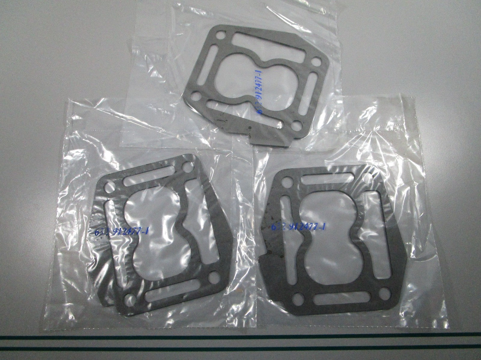 NEW OEM (LOT OF 3) 912477 0912477 OMC Johnson Evinrude Gasket 0810