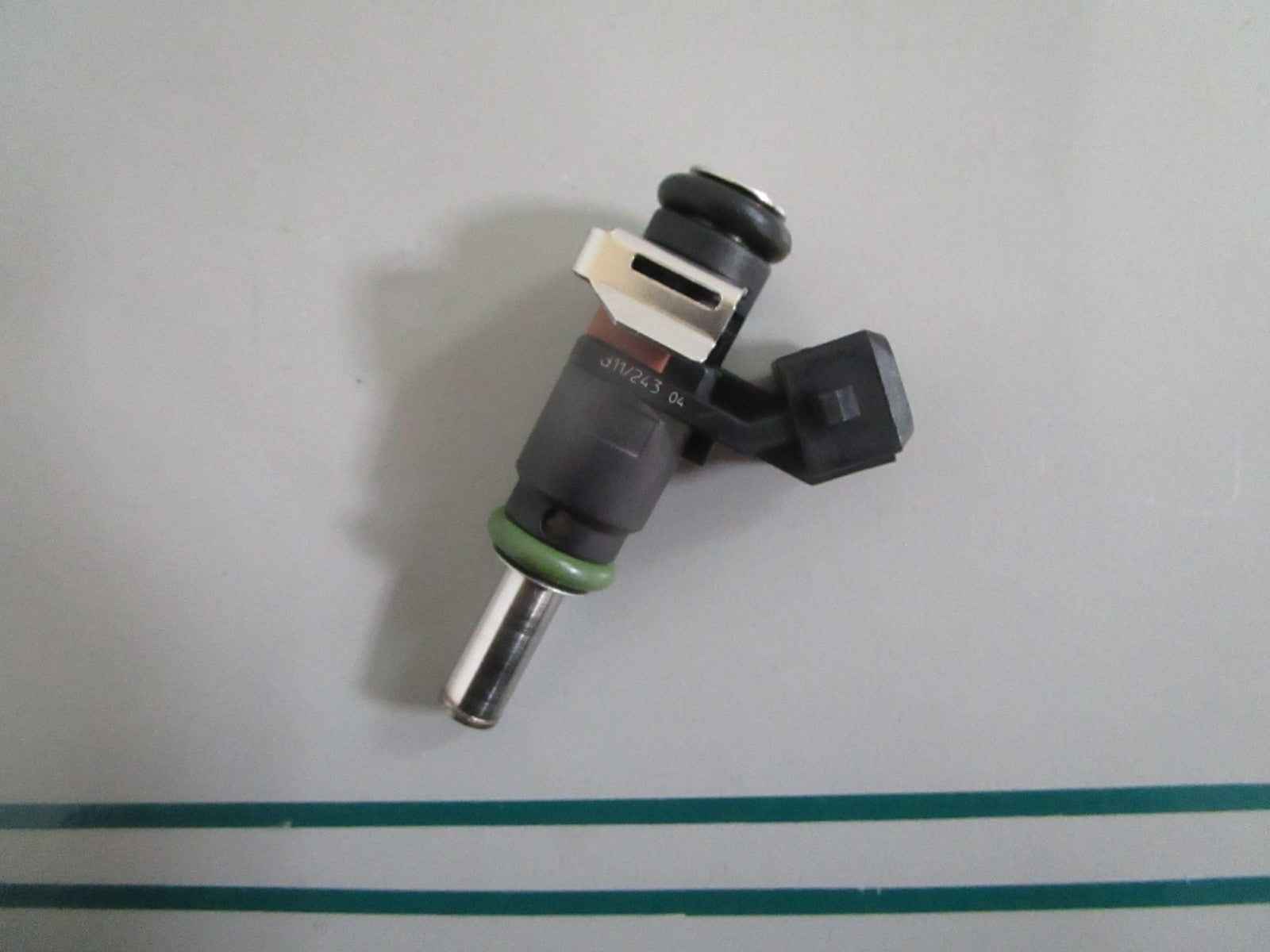 Mercury Marine NEW OEM 8M2005198 Fuel Injector NOS Genuine Factory Outboard 0820
