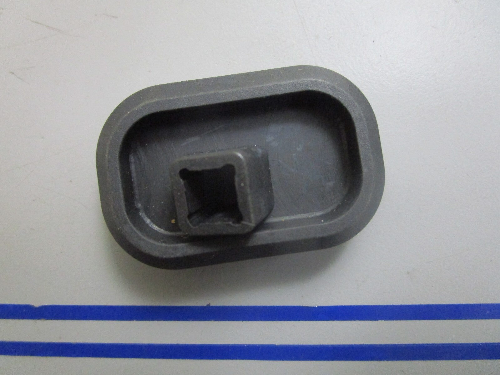 *NEW OEM* 0810 OMC Johnson Evinrude Grommet 446446 0446446