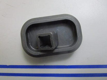*NEW OEM* 0810 OMC Johnson Evinrude Grommet 446446 0446446
