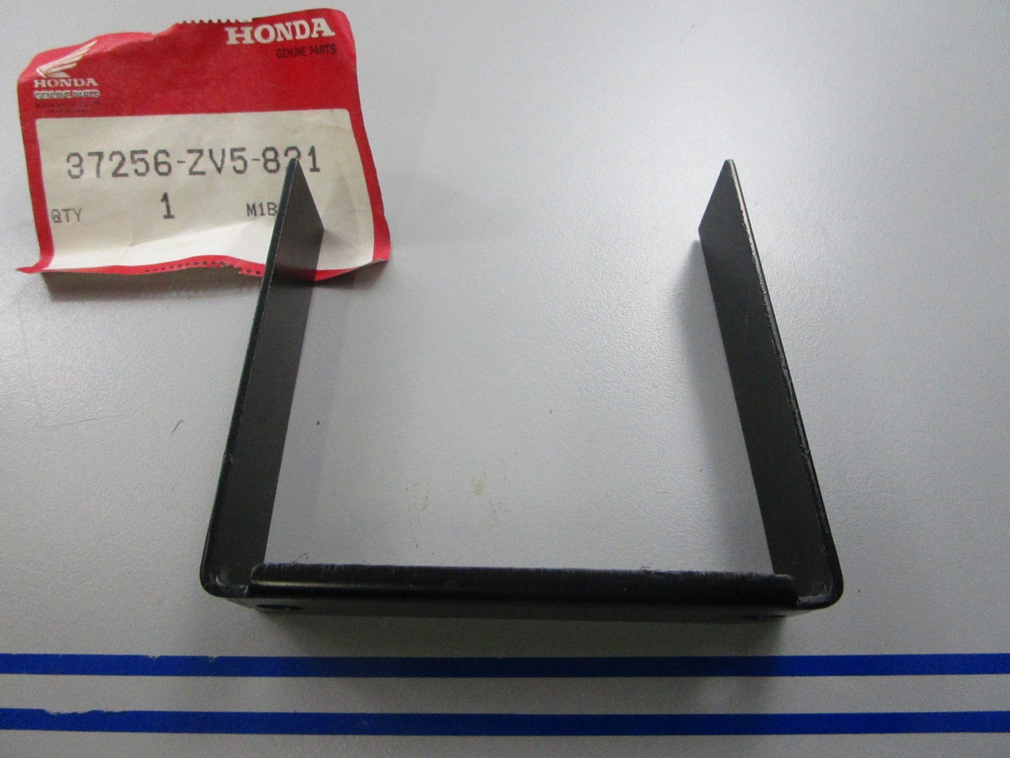 *NEW OEM* 0810 Honda Bracket 37256-ZV5-821