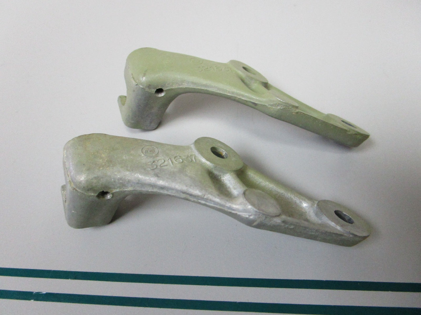 NEW OEM (LOT OF 2) 321637 0321637 OMC Johnson Evinrude Shift Bracket 0810