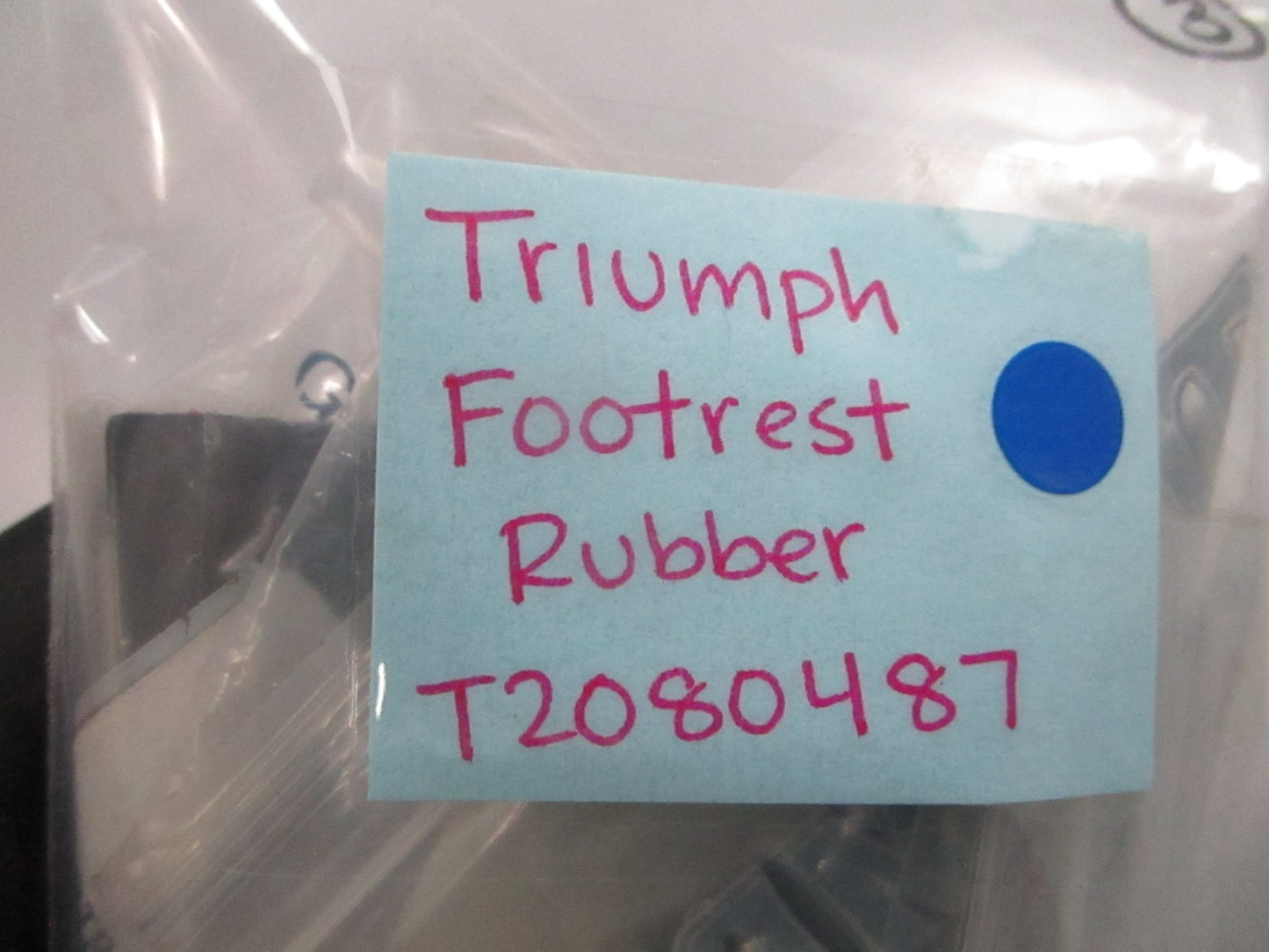 *NEW OEM* 0810 Triumph Footrest Rubber T2080487