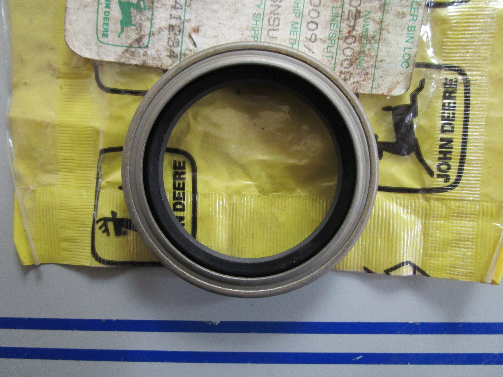 *NEW OEM* 0820 John Deere Seal AF2788R