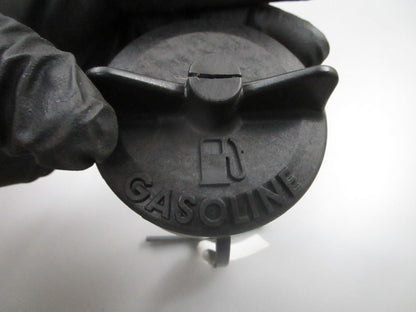 *NEW OEM* 0810 OMC Johnson Evinrude Fuel Cap Assembly 767525 0767525
