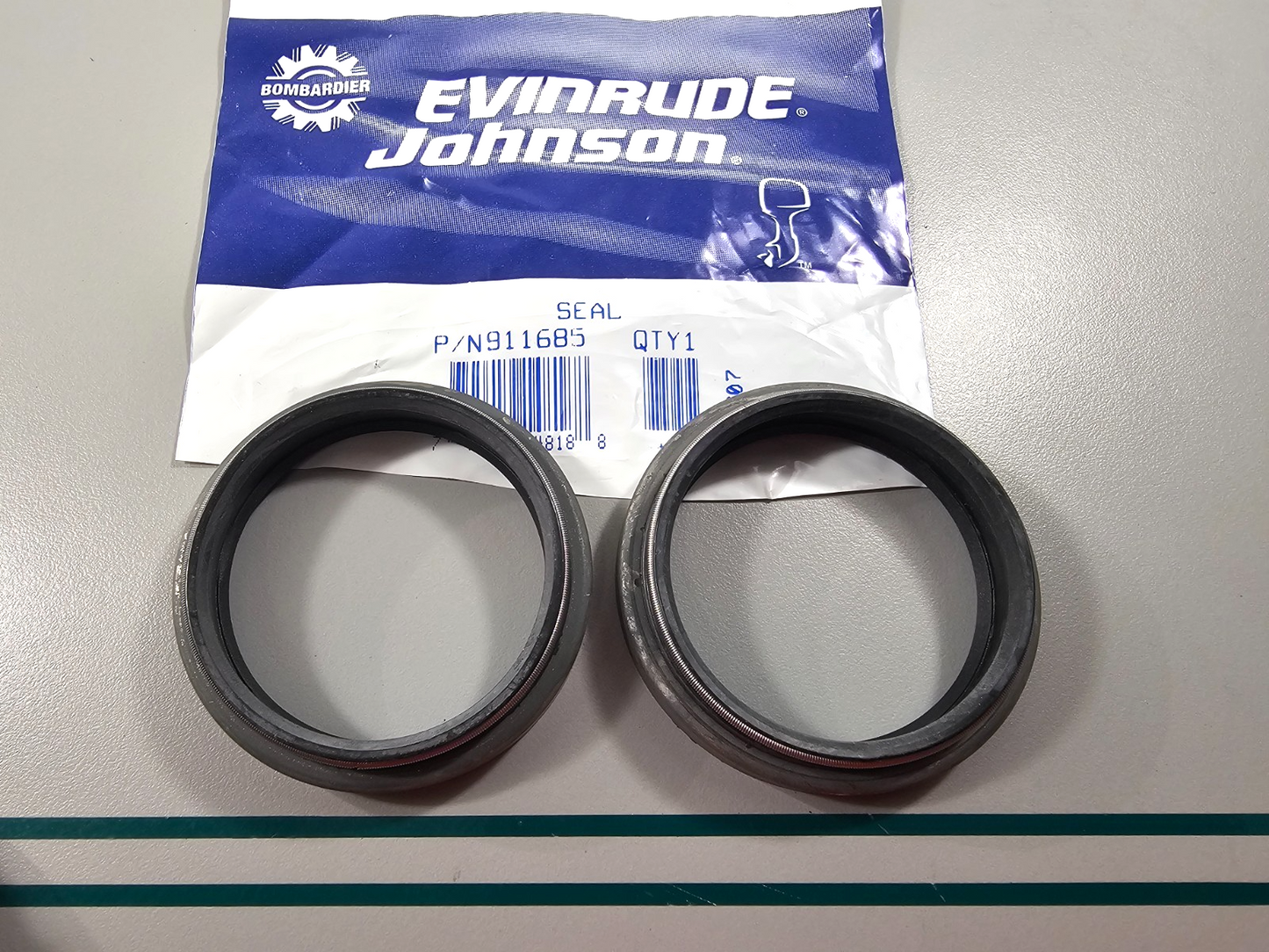 NEW OEM (LOT OF 2) 911685 0911685 OMC Johnson Evinrude Seal 0810