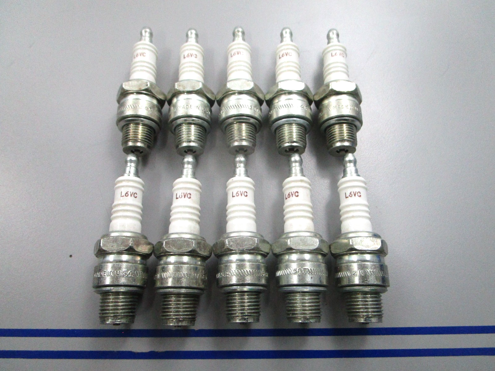 NEW (LOT OF 10) Champion L6VC Spark Plug 0810