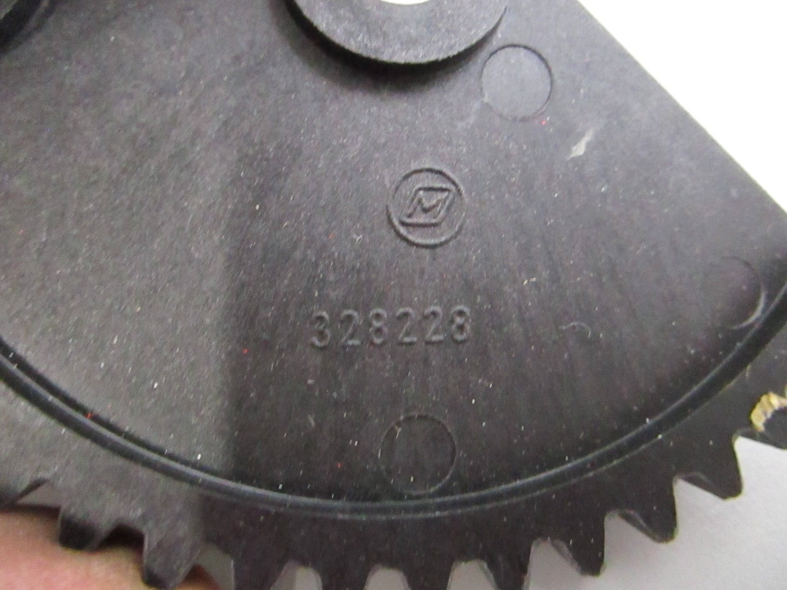 NEW OEM 393124 0393124 OMC Johnson Evinrude Steering Gear 0810