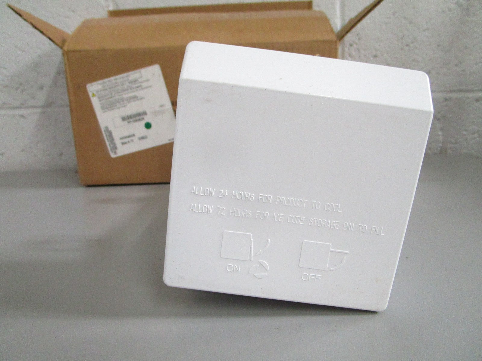 NEW OEM W11565638 Whirlpool Icemaker 0820
