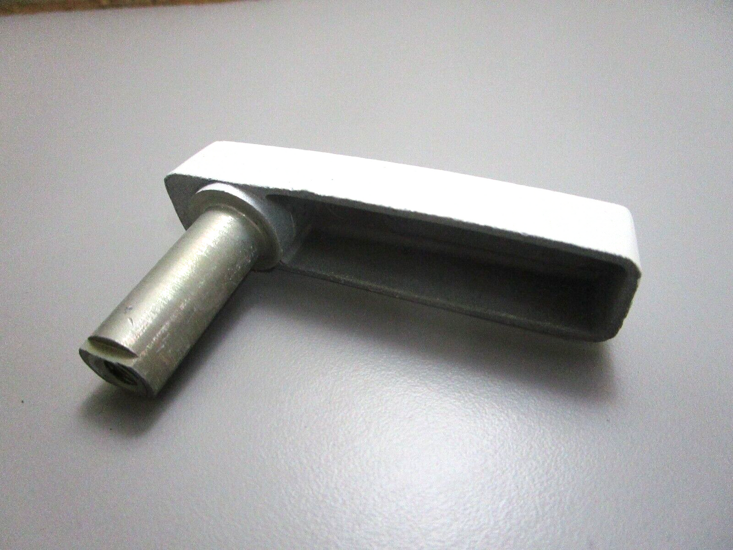 *NEW OEM* 0750 OMC Johnson Evinrude LATCH HANDLE 322568 0322568