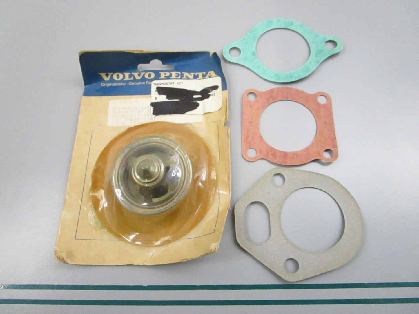 NEW OEM 876305-4 Volvo Penta Thermostat Kit 0810