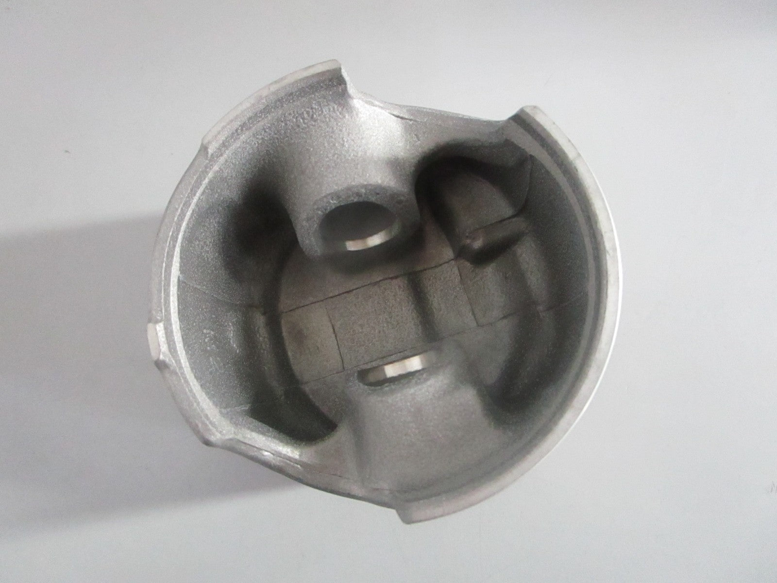 NEW OEM 5007037 OMC Johnson Evinrude STD Piston & Ring Assy 0820