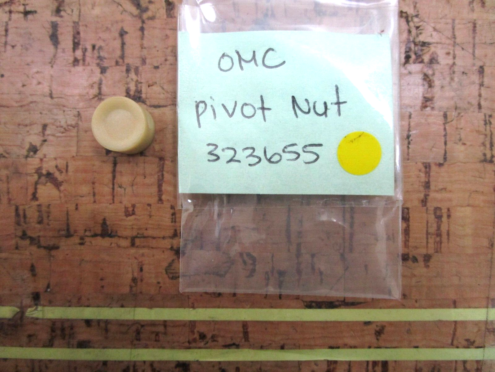 *NEW OEM* 0750 OMC Johnson Evinrude PIVOT NUT 323655 0323655